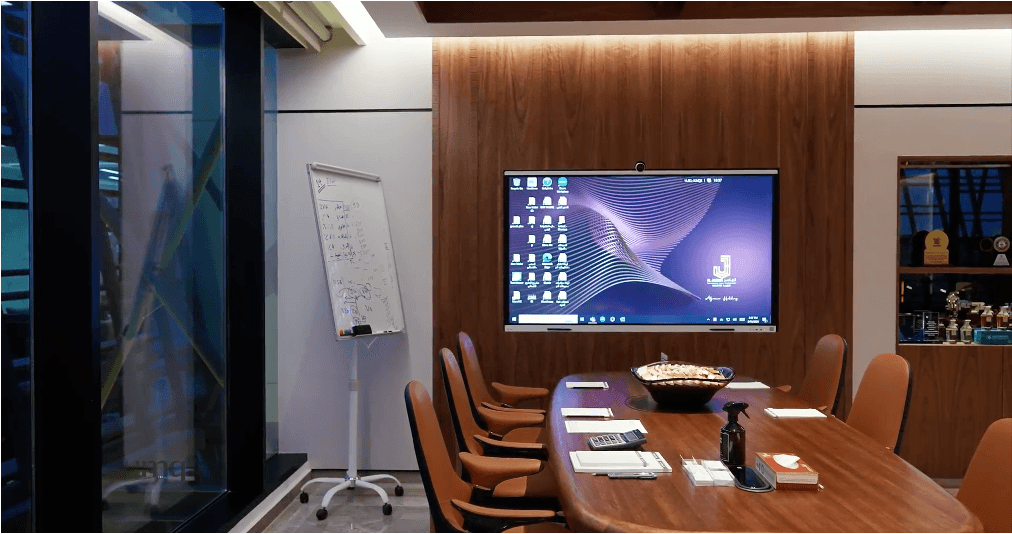Training meeting room with large display, whiteboard and collaborative table
